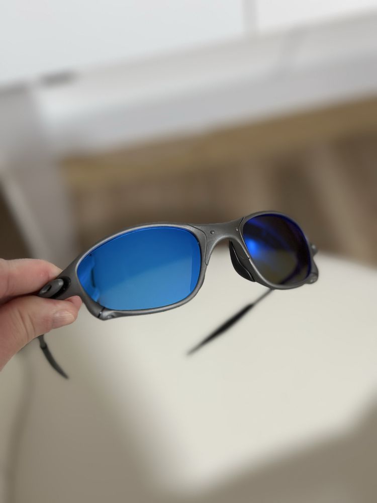 Juliet Oakley azul