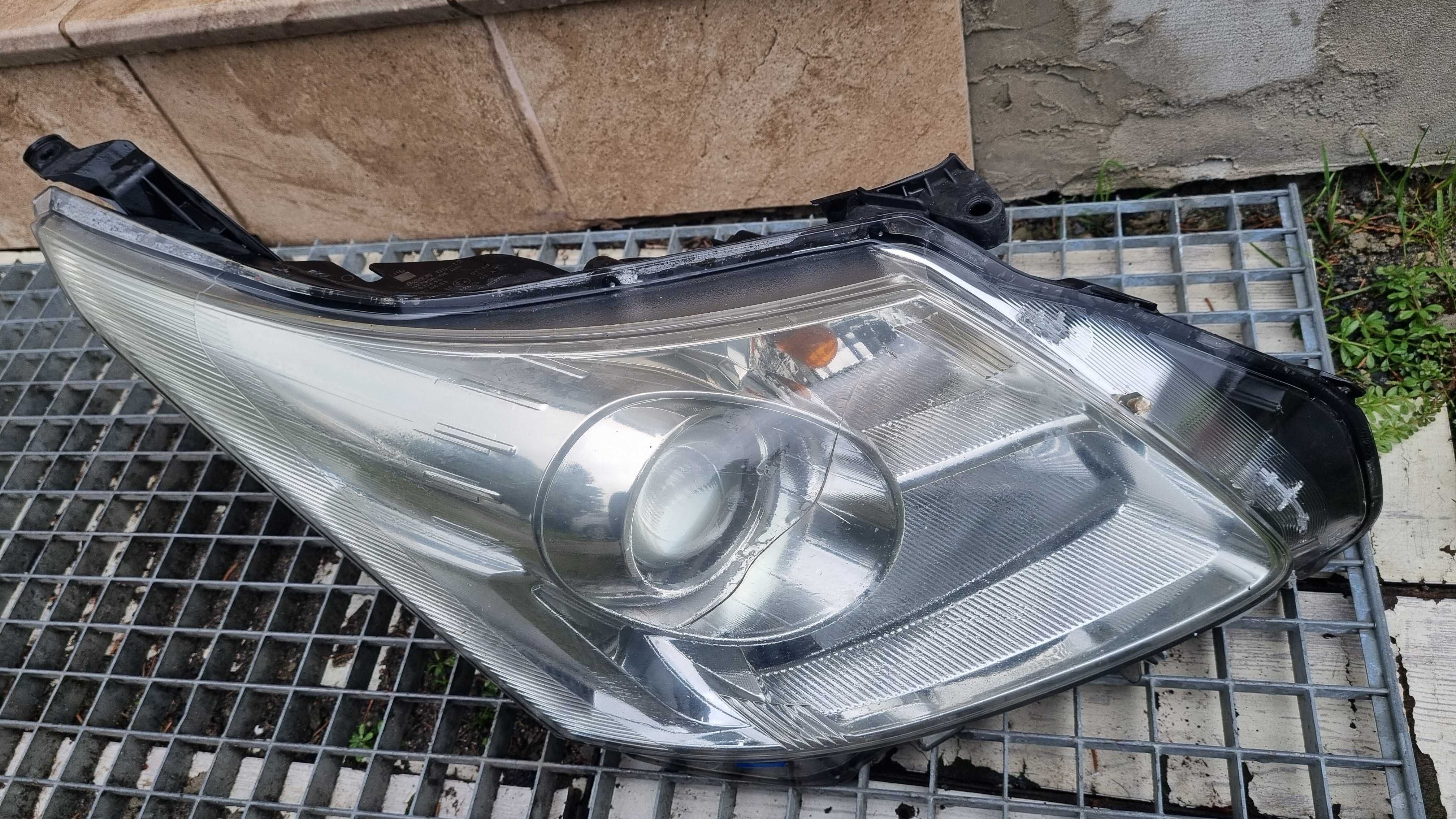 Lampa przednia prawa Toyota avensis t27