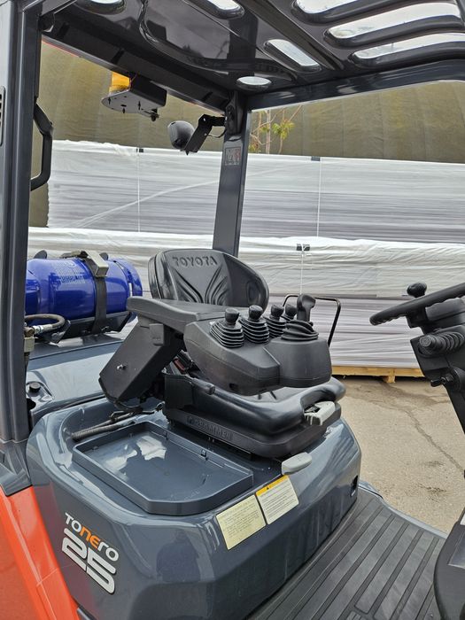 Навантажувач Toyota 2,5 т газ. Вилочный погрузчик Тойота газ 2,5 т