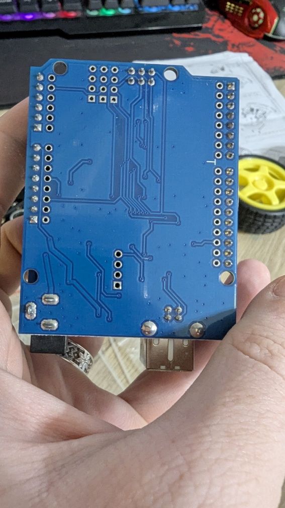 Робот на Arduino UNO