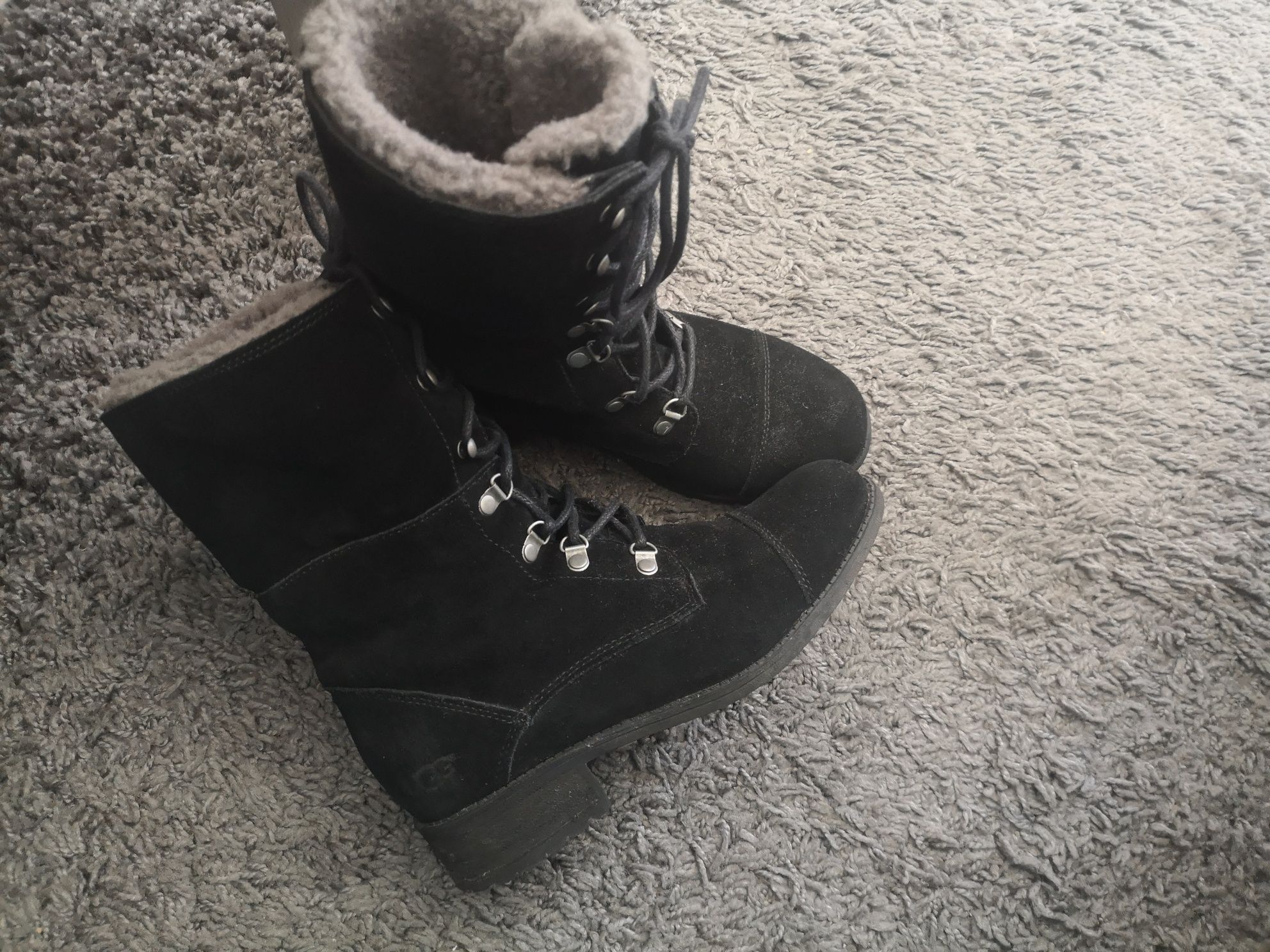 Botas em pele UGG tam 39