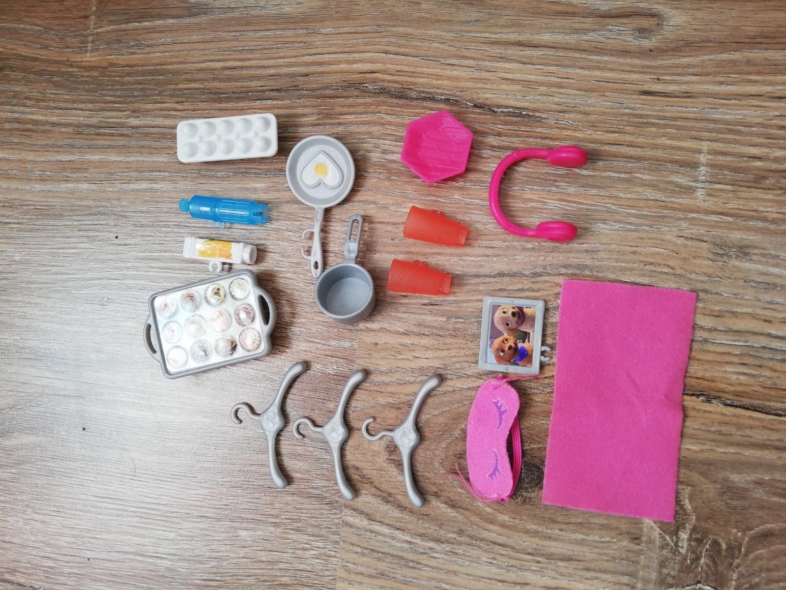 Piętrowy domek dla lalek Barbie Dreamhouse DLY32