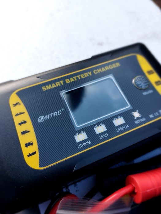 Зарядний пристрій 10А для всіх типів акумуляторів HTRC 12-24В (HTRC10)