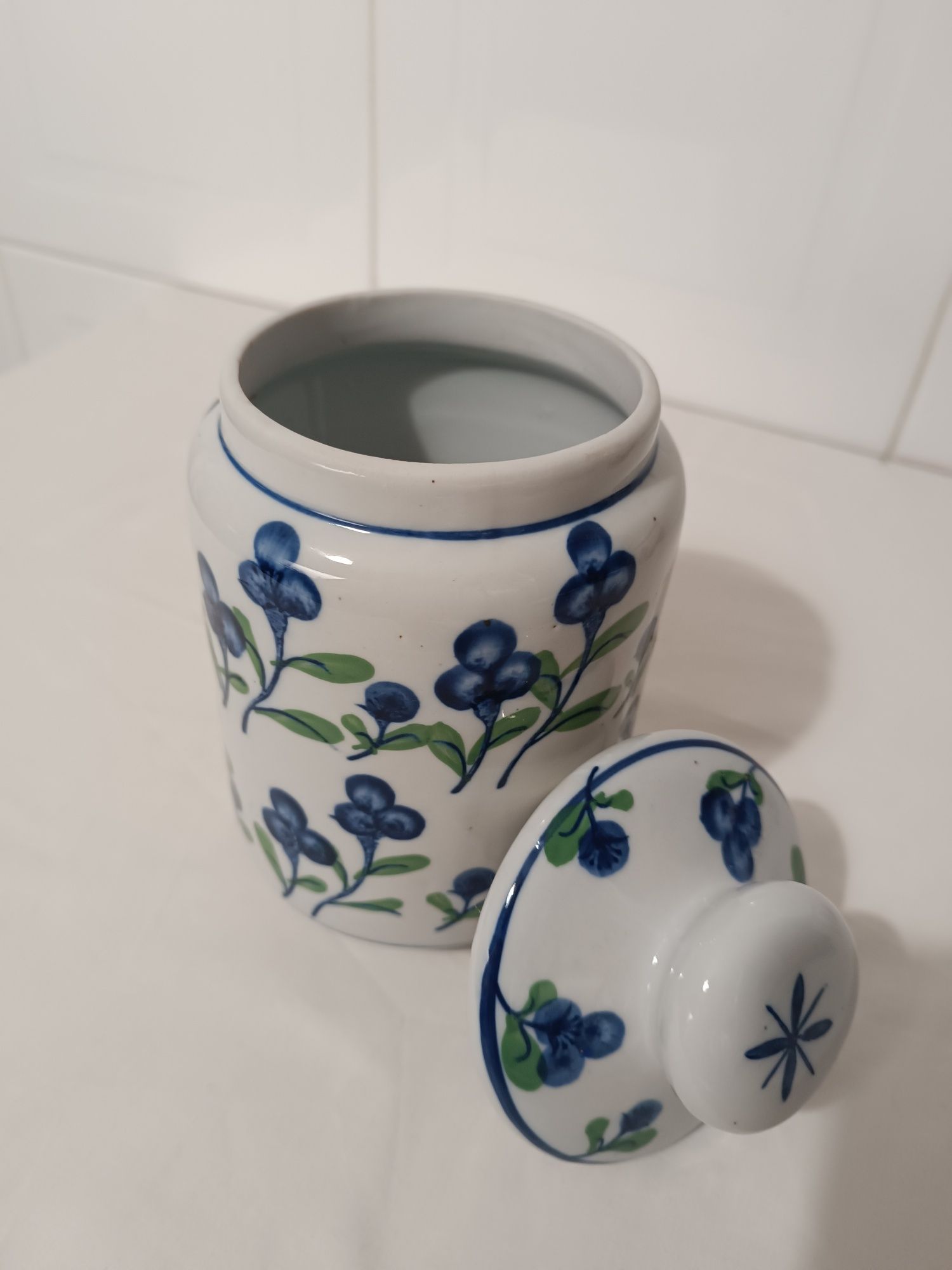 Pote Biscoiteira e Porcelana. 21 cm