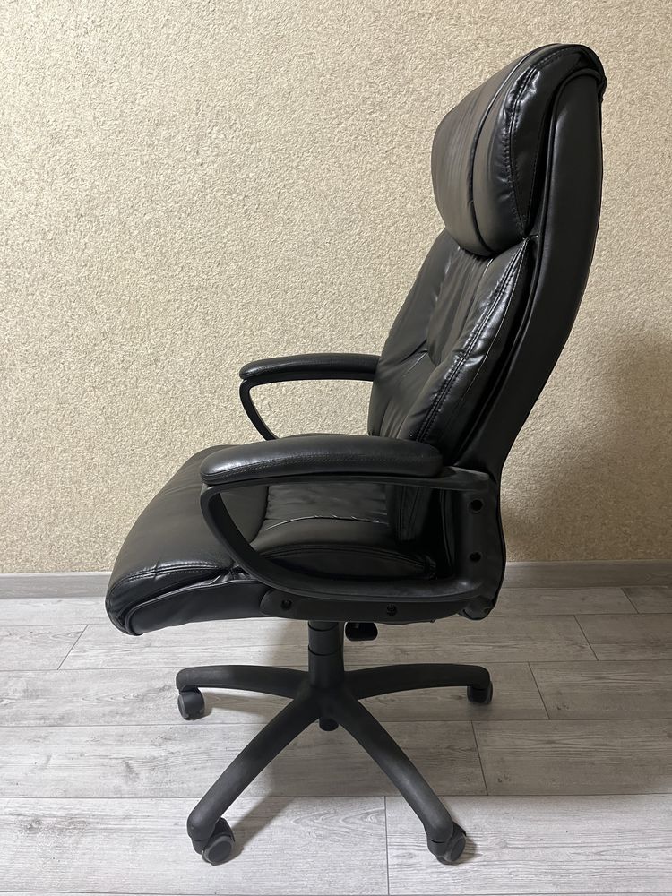 Продаю зручне крісло / кресло руководителя