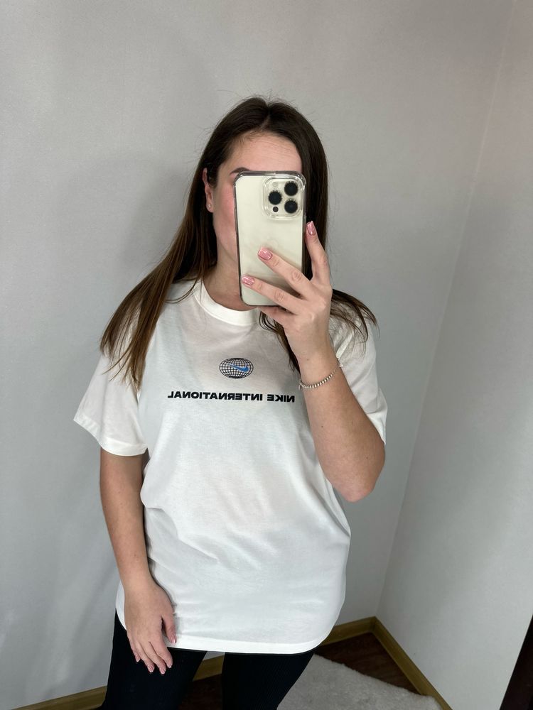 Жіноча футболка Nike