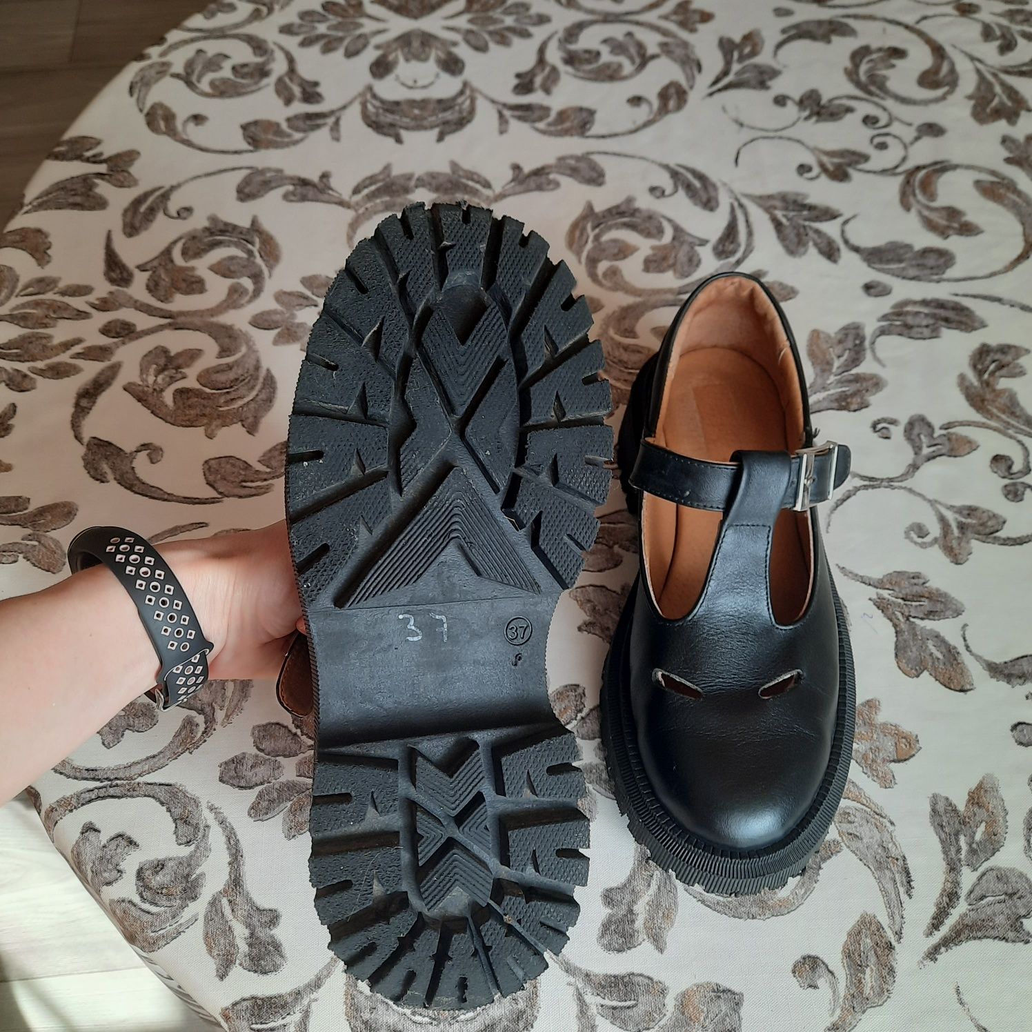 Трендові шкіряні туфлі 37 розміру