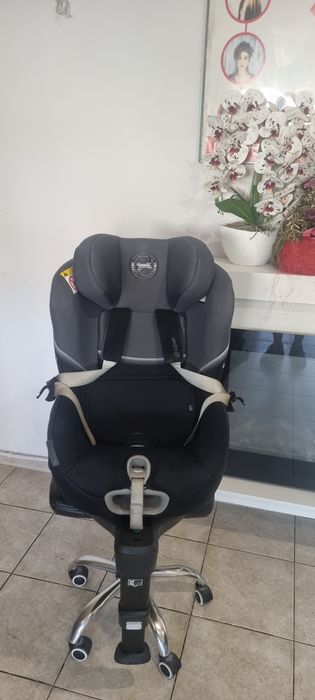 Fotelik samochodowy z bazą obrotową przodem  lub tyłem