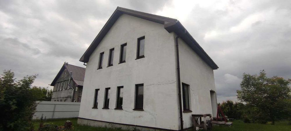 Від власника чудовий будинок. Музичі