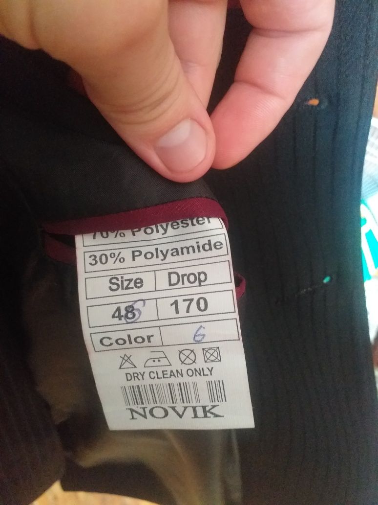 Продам піджак і дві пари штанів.