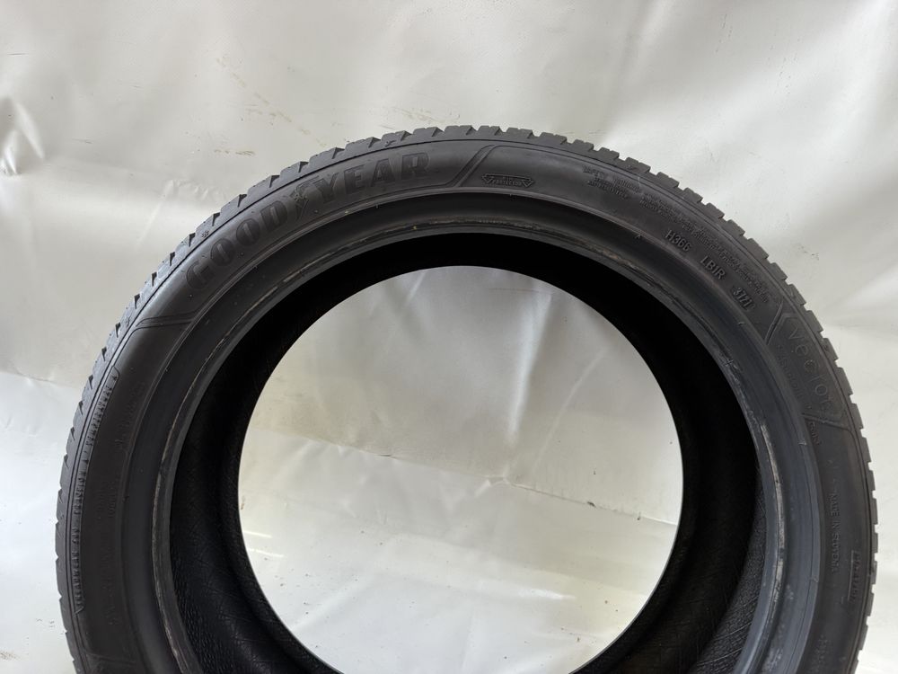 245/40/19 Goodyear Vector 4Seasons Gen-3 98Y