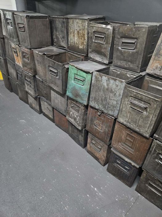 metalowe pojemniki na metal