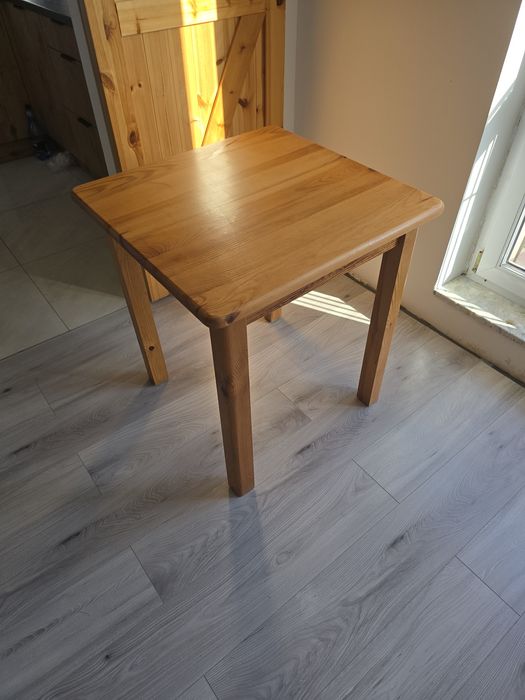 Stół drewniany 70 x 70 odkręcane nogi