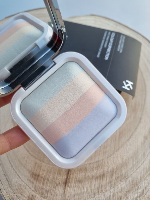 Пудра Kiko invisible touch face fixing powder прозора universal veil
