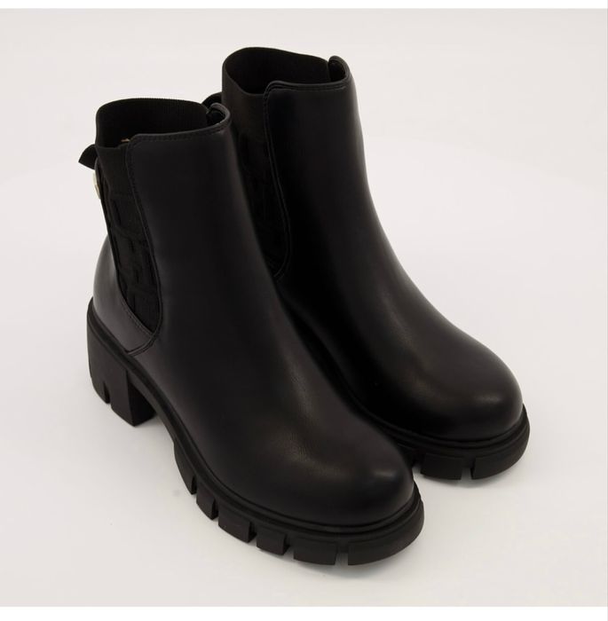 Чоботи осінні guess