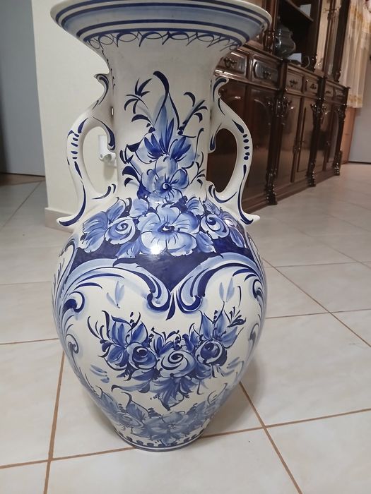 FN ALCOBAÇA  Jarrão cerâmico  pintado à mão  .