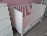 Berço para bébé, da marca IKEA, modelo Sundvik 60x120cm