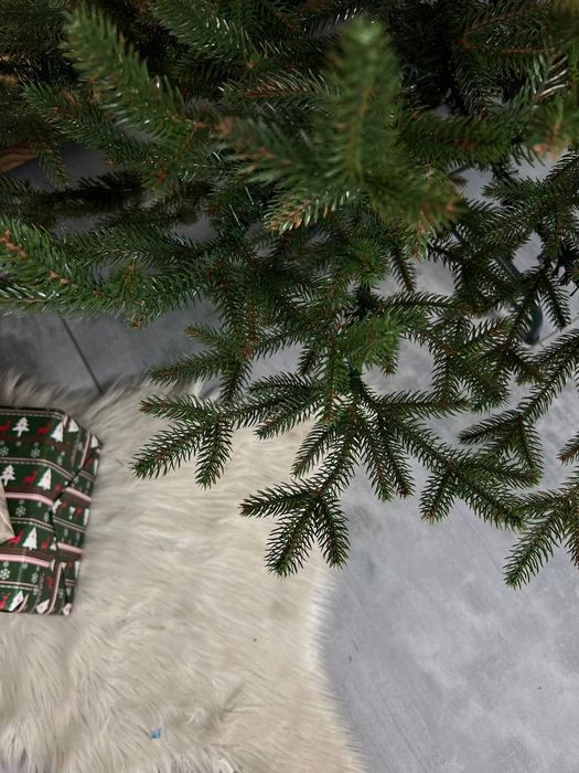 ялинка Віденська лита зелена 2,1м. в коробці