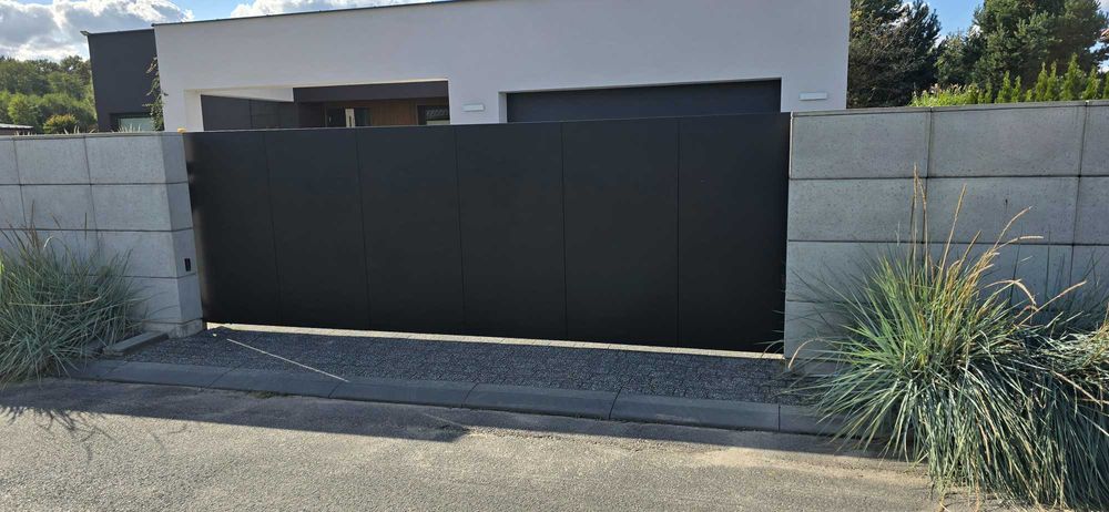 Ogrodzenie frontowe aluminiowe. Brama przesuwna automatyczna. Komplet!