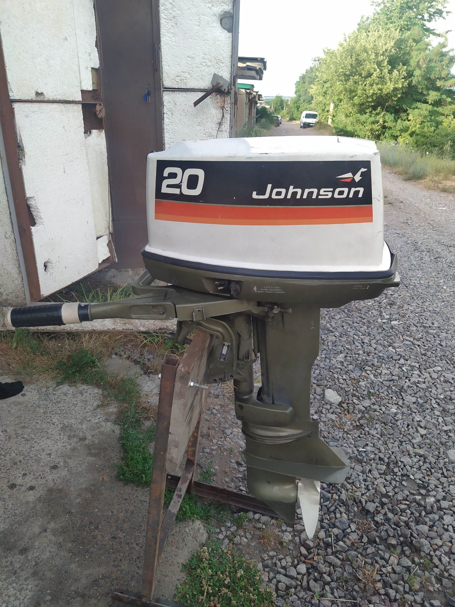 Продам Johnson 20