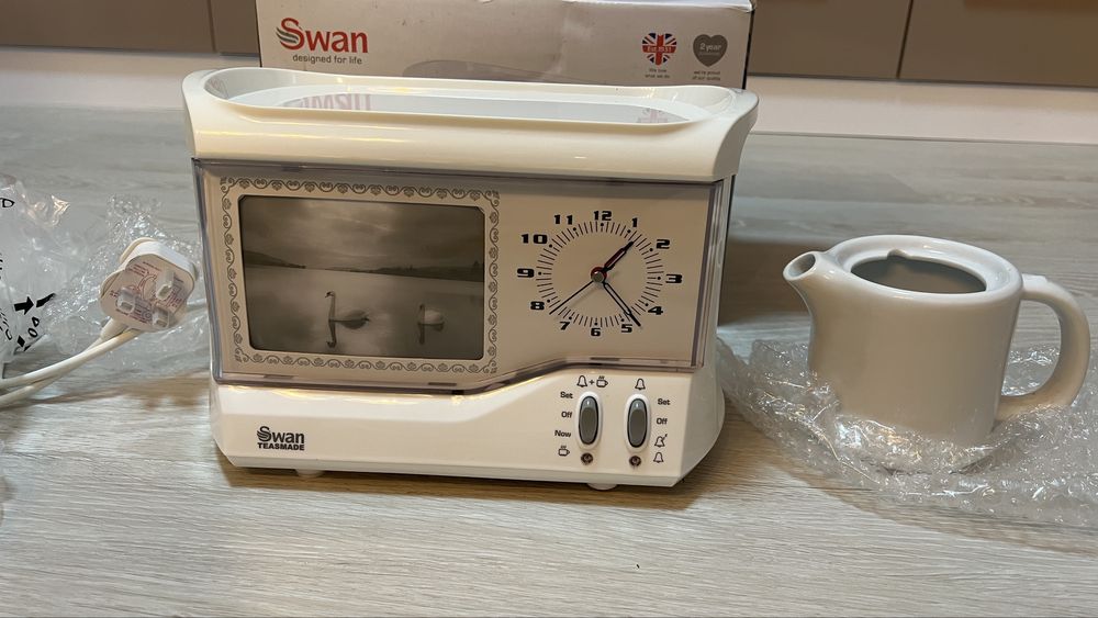 Срочно! Swan Teasmade STM202N–Новий ретро чайник з будильником. Англія