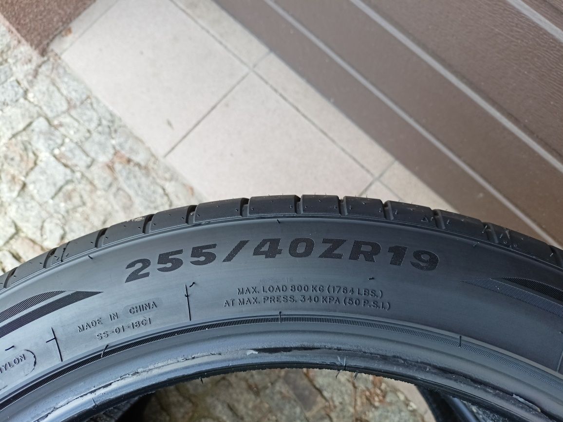 255/40 R19 XL. 100Y Tracmax X-Privilo TX3.  NOWE  .  Para 450zł