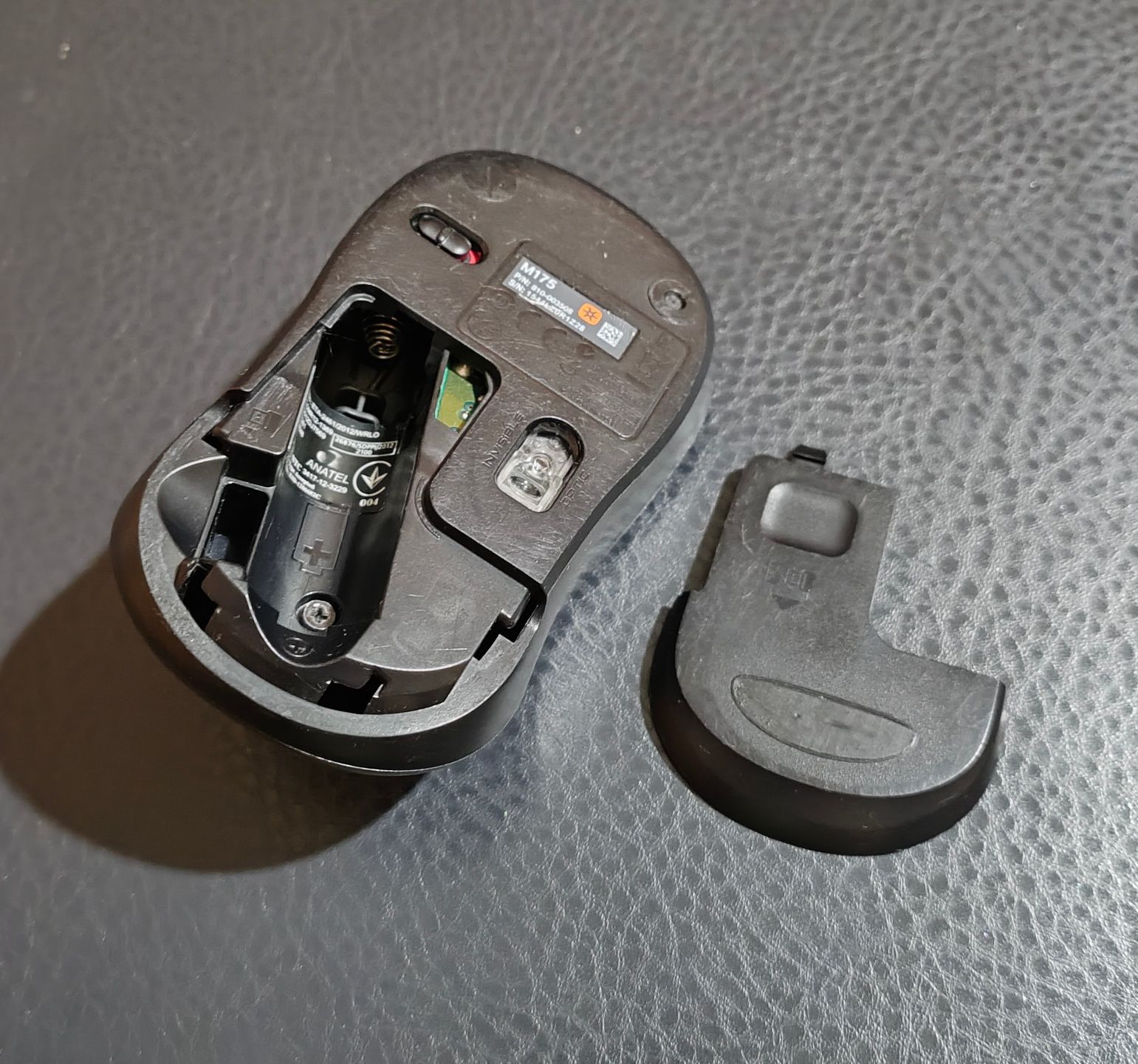 Мишка Logitech M 175 безпровідна оптична гарний стан.