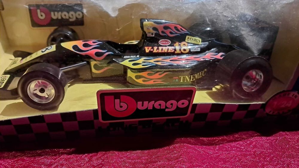 Carro Bburago 1:24 – Long Beach Grand Prix – Coleção – Made in Italy