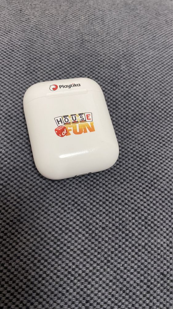 Чохол кейс новий оригінал Apple AirPods  Charging Case (MV7N2)