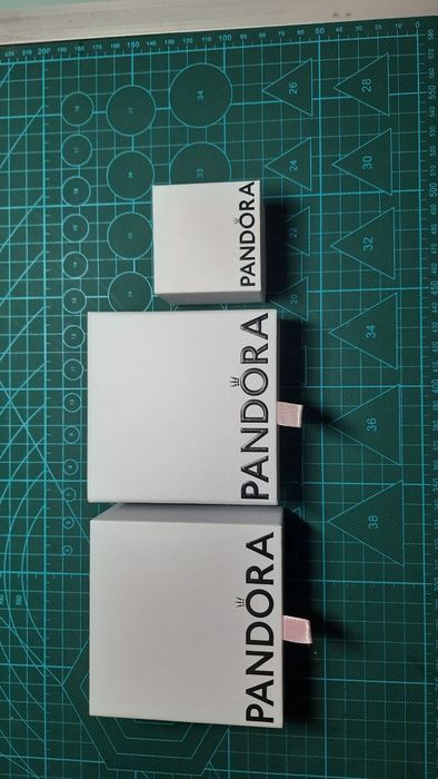 Подарочная коробочка для украшений Pandora