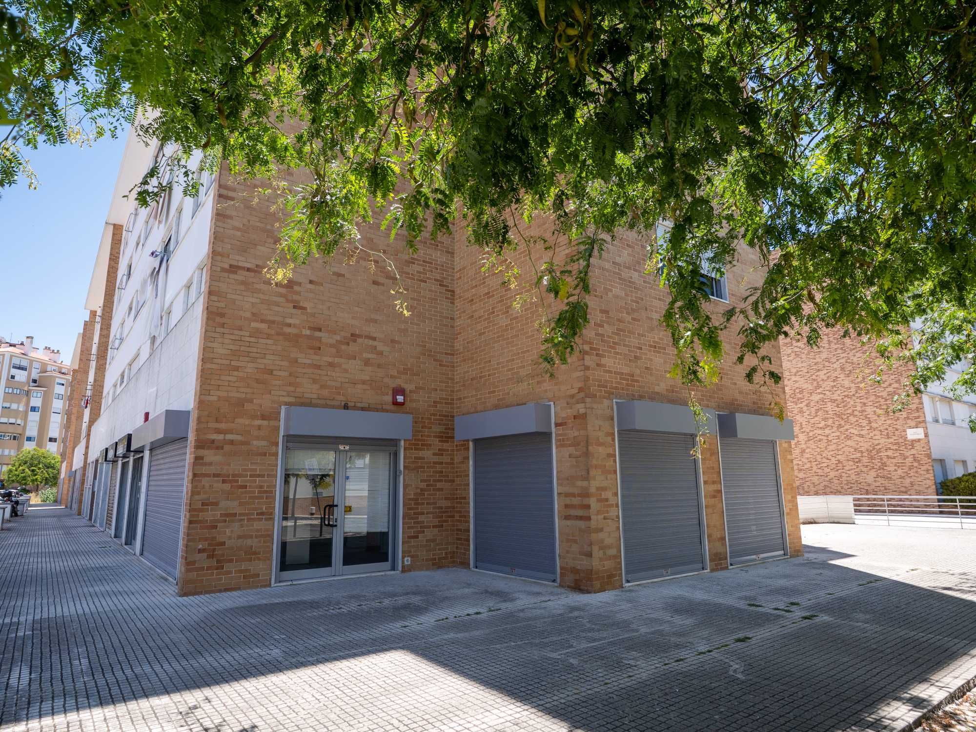 Escritório / Loja Lumiar com 1 lugar Garagem