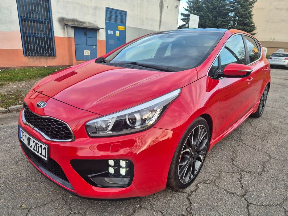 Kia Ceed xenon alcantara Recaro panorama itd.