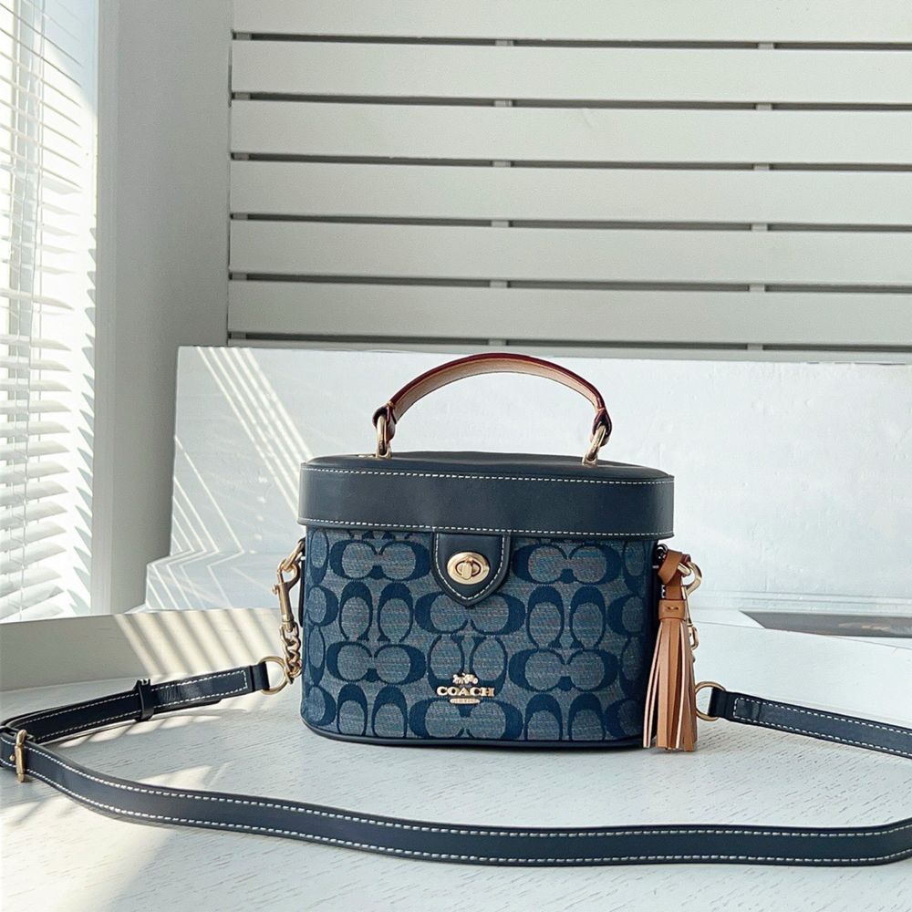 Стильна новинка від Coach!
