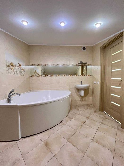 3 кімнатна квартира в центрі міста / Постанови та Програми