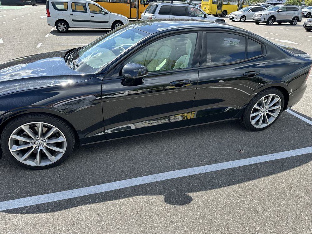 Продам автомобіль Volvo S60 2020