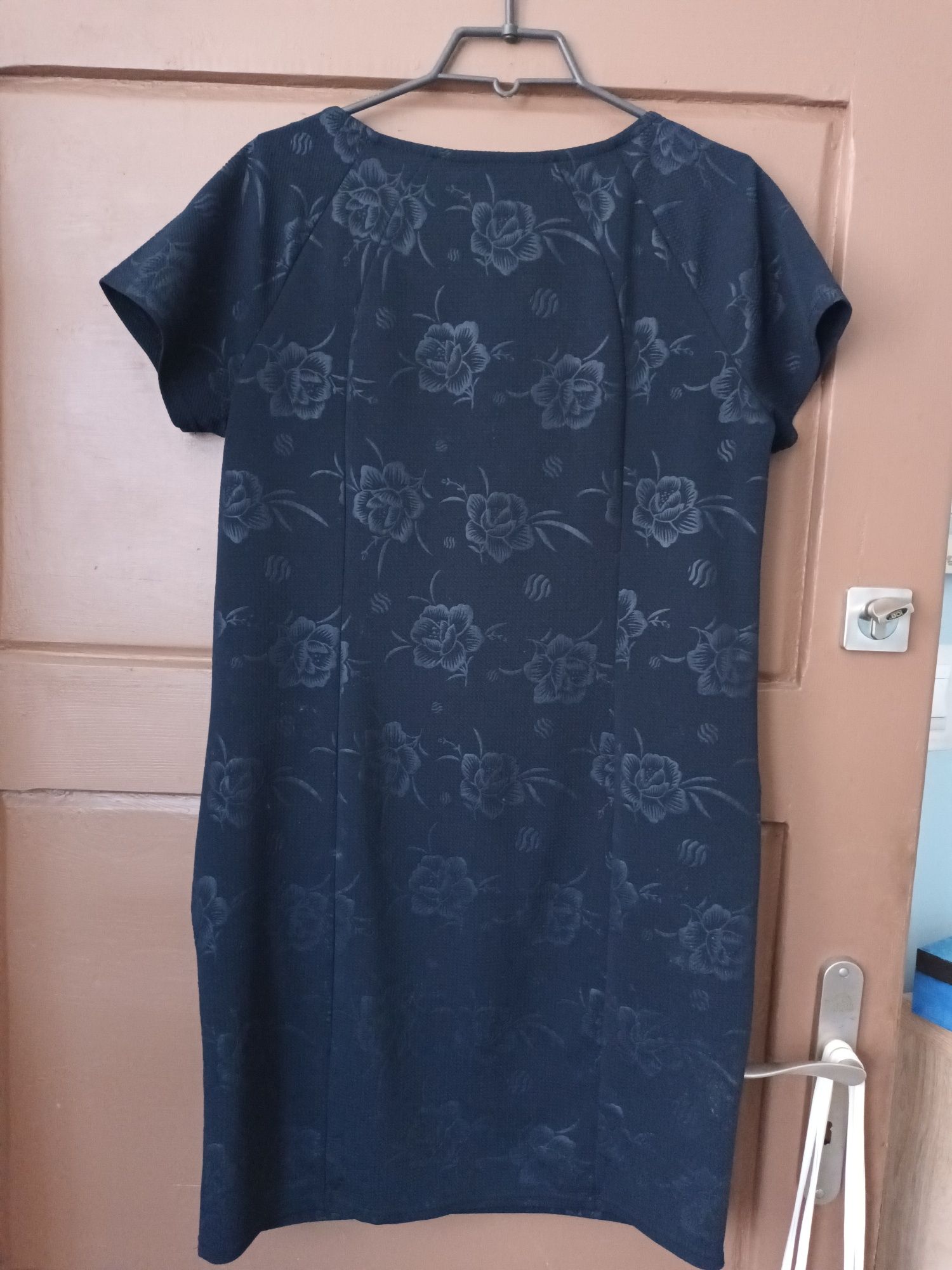 Granatowa sukienka z kieszeniami