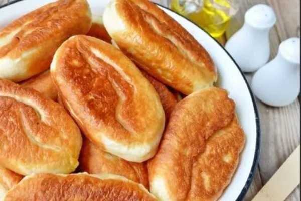 Смажені та духові пиріжки, чебуреки, сосіска в тісті на замовлення