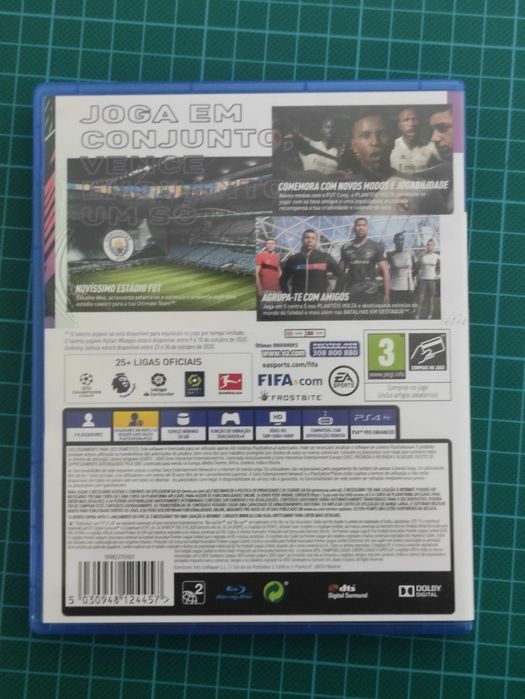 PlayStation 4 + 1 comando + FIFA 21