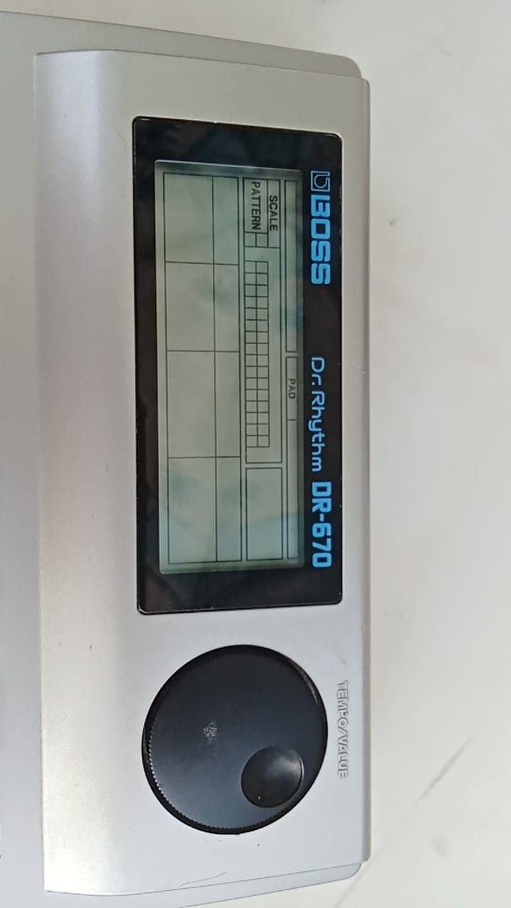 Caixa de Ritmos BOSS DR-670