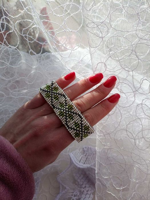 Вироби з бісеру та натурального каменю