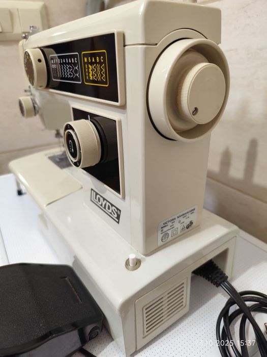 Швейна машина Lloyds Victoria Nähmaschine 653