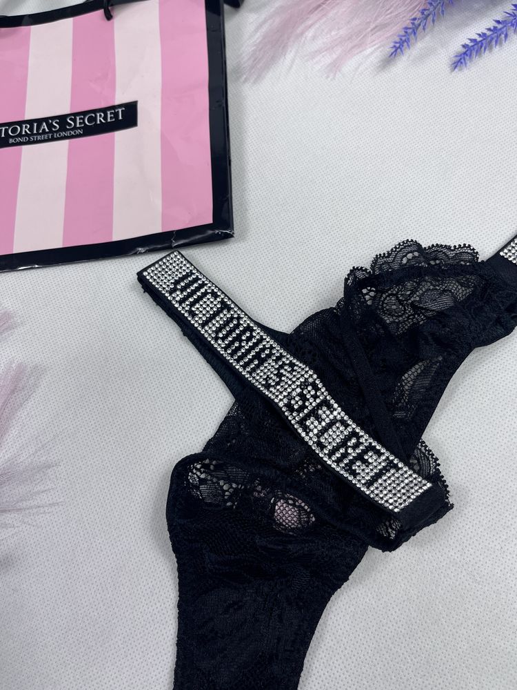 Czarne koronkowe majtki stringi z kryształkami Victoria’s Secret S