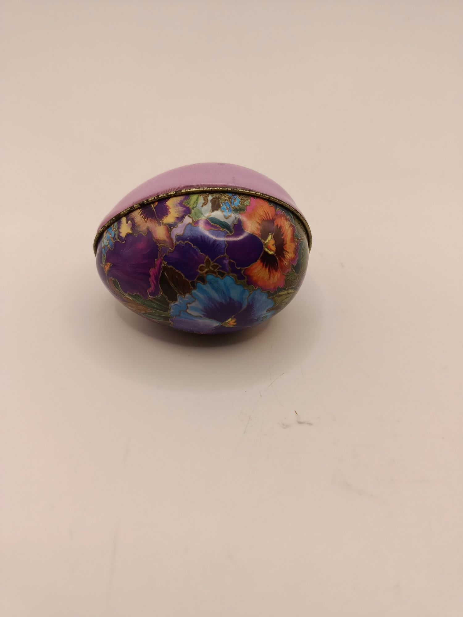 Mydełko w kształcie jajka w metalowym pudełku  wiosenne kwiaty