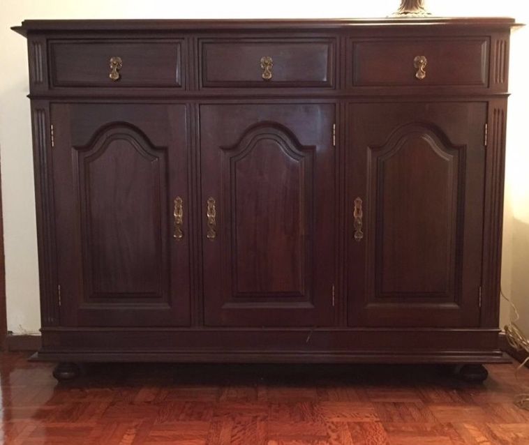 Sapateira em mogno, em ótimo estado  Dim:  90x120x35