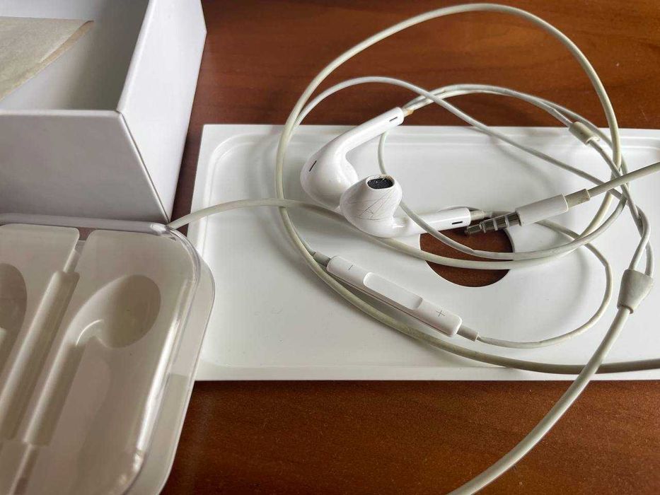Наушники Apple iPhone EarPods 3,5 мм и коробка