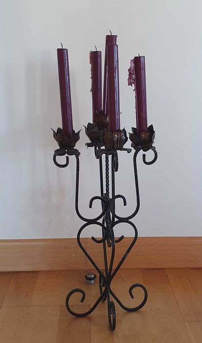 Castiçal em ferro forjado