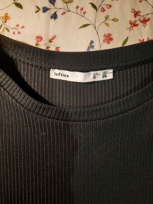 Dois vestidos completamente novos