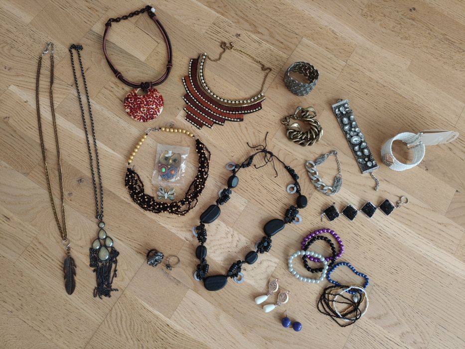 Zestaw sztucznej biżuterii