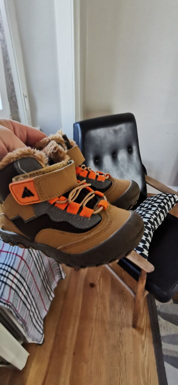 Botas para criança - tamanho 25