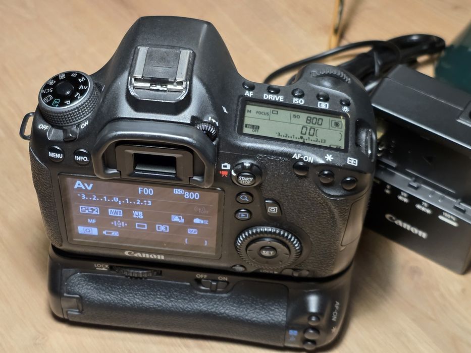 *Rezerwacja* Canon EOS 6D + grip